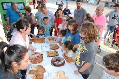 La festa va incloure un berenar popular que va atreure grans i petits.