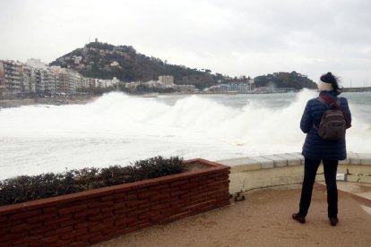 En el litoral catalán las olas llegaron a alcanzar los 6 metros.