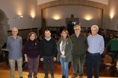 Participantes ayer en el IEI en el acto inaugural del primer congreso sobre piedra seca en Lleida.