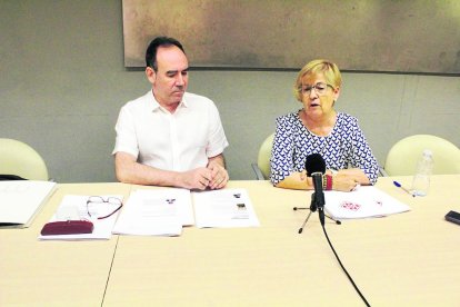 Jesús Navarro i Montse Parra, en la presentació de les jornades del 50 aniversari de La Petite Galerie.