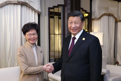 Carrie Lam i Xi Jinping, dilluns a Xangai.