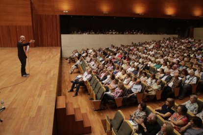 Daniel Gabarró, ayer, durante la conferencia que impartió en el Auditori.