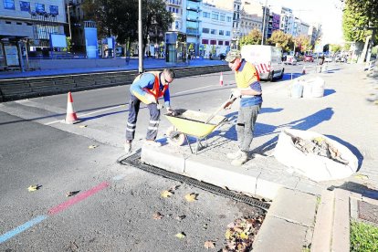 Reposen reixetes del clavegueram de l’avinguda de Madrid