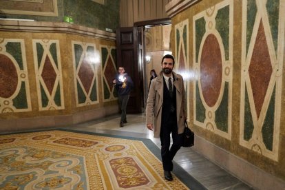 Roger Torrent llega al Parlamento este viernes.