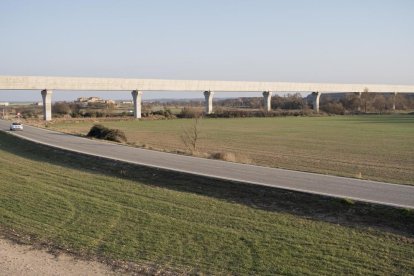 El canal principal  del Segarra-Garrigues a su paso por el municipio de Els Plans de Sió.