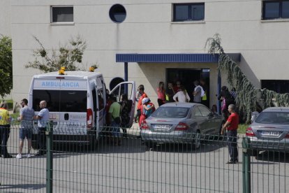 Una decena de empleados fueron examinados por los sanitarios a las puertas de Subi.Sat. 