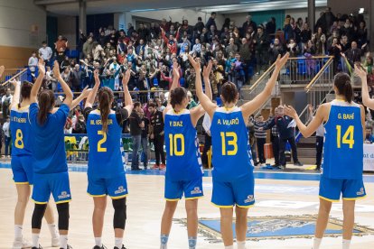 Las jugadoras del Cadí agradecieron el apoyo de la afición, que volvió a llenar el Palau d’Esports.