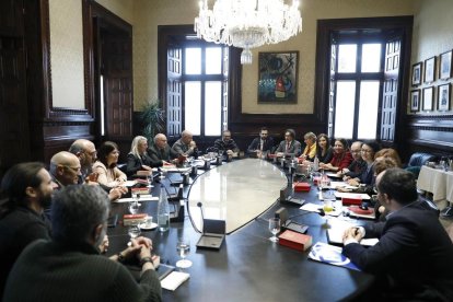 La Mesa del Parlament en la que se acordó el pleno del día 30.