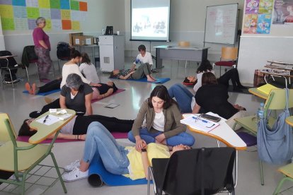 Tesis doctoral  -  El psicólogo Pere Oró estudió cómo el mindfulness influía en los estudiantes de Medicina y concluyó que era una buena herramienta para disminuir el estrés, la obsesión y la ansiedad. Pide que se aplique en las facultades  ...