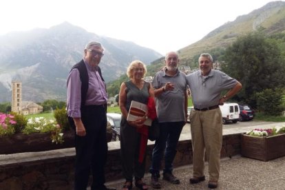 Manuela Carmena con el alcalde de La Vall de Boí, Joan Perelada. 