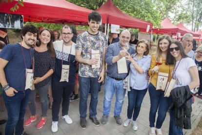 Un grupo de asistentes a una muestra que ayer alcanzó su sexta edición. 