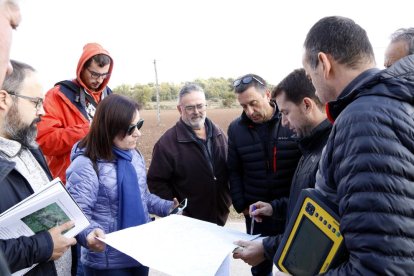 Técnicos del departamento ayer comenzaron a delimitar la polémica línea que separa los municipios. 