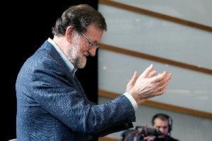 Rajoy pide volver a la normalidad con un candidato ajeno a asuntos judiciales