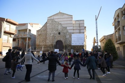 Sardanes per rememorar els dos anys que es va desplomar el campanar i part de l’església.