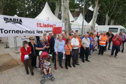 La Marea Pensionista de las Terres de Lleida organizó ayer una protesta en pleno Aplec del Caragol.