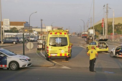 Ferida una ciclista per una col·lisió amb un cotxe a la C-12