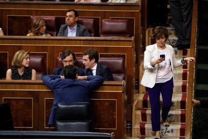 Sáenz de Santamaría passa al costat de Casado, Hernando i Cospedal al Congrés dels Diputats.