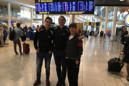 Biscarri, Svetlana y Natalya, a su llegada a Copenhague.