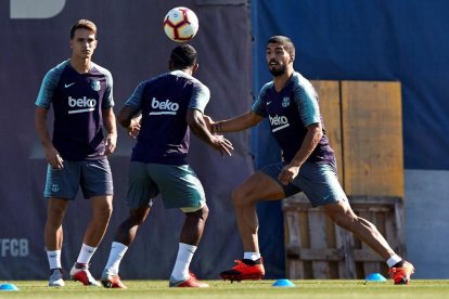 Denis Suárez y Malcom, ayer durante la sesión preparatoria.