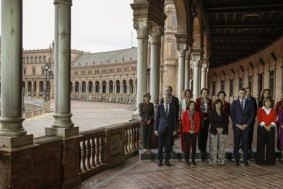 El Consejo de Ministros que se ha celebrado en Sevilla, la primera del Gobierno de Pedro Sánchez fuera de Madrid y también la primera ocasión en ocho años que la capital de España no la acoge.