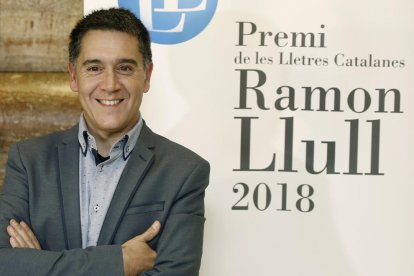 Martí Gironell, tras darse a conocer que era el ganador del premio de novela Ramon Llull. 