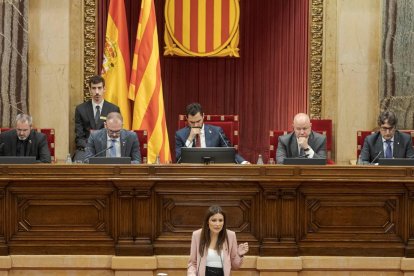 La líder de Cs en Cataluña, Lorena Roldán, durante una de sus intervenciones este lunes en el Parlament.