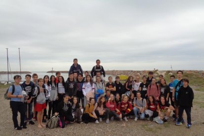 Foto de família dels alumnes de Sort i Ceret que van participar en l'intercanvi.