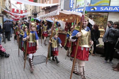 Els Armats dels Dolors desfilen al Mercat Romà d’Ilerda