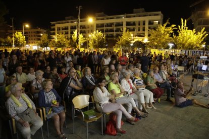 Desenes de persones van participar ahir en l’acte a Pardinyes.