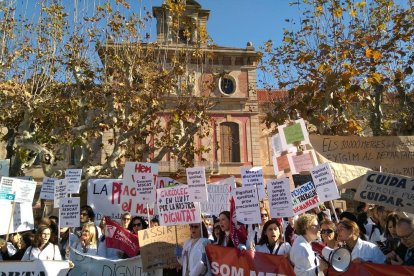 Un moment de la protesta davant del Parlament.