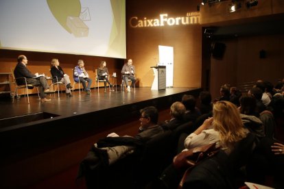 Una de les taules de debat de les jornada d’ahir al CaixaForum.