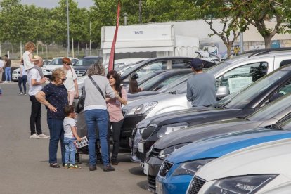 El Mercat del Vehicle d’Ocasió de Tàrrega puso a la venta unos 300 automóviles. 