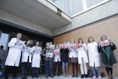 Facultatius del CAP Primer de Maig en serveis mínims van donar suport a la vaga.