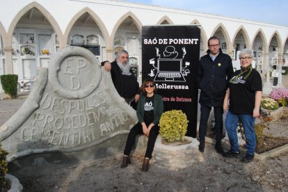 La presentación de “Nit d’Ànimes” se llevó a cabo en el cementerio. 