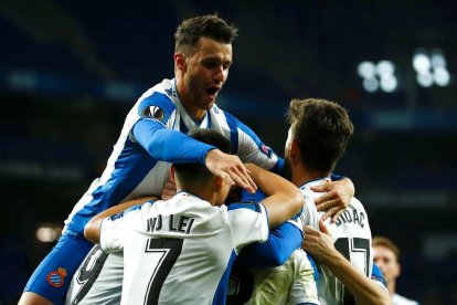 Los jugadores del Espanyol celebran el sexto gol, obra de Ferreyra.