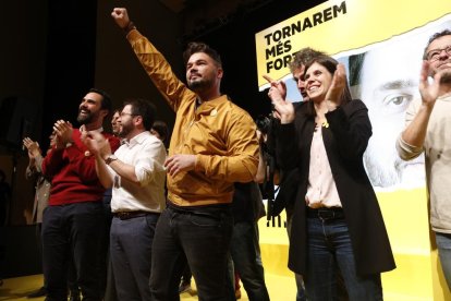 D’esquerra a dreta, Roger Torrent, Pere Aragonès, Gabriel Rufián i Marta Vilalta ahir a Terrassa.