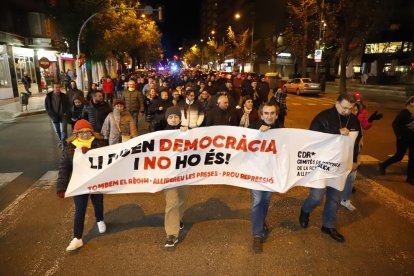 La manifestació va tallar un sentit de l’avinguda Rovira Roure.