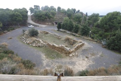 Los restos de la iglesia de Sant Miquel, del siglo XII, en el Parc del Vilot de Sucs.