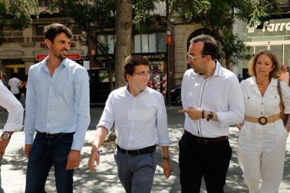 L'alcalde de Madrid, Martínez-Almeida, de visita a Lleida, amb Xavi Palau i Dante Pérez