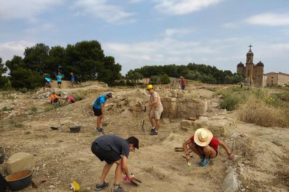 Una vintena de joves participa fins al 6 de juliol en una excavació arqueològica a Balaguer.