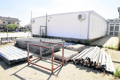 A l’esquerra, la zona on s’aixecarà el nou institut de Torrefarrera i a la dreta les obres de l’escola d’Almenar.