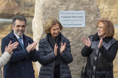 La reina Sofía en una imagen de archivo inaugurando un alojamiento para los temporeros en Fraga