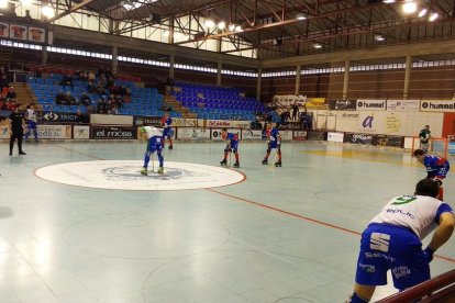 Momento del inicio del encuentro esta tarde en Igualada.