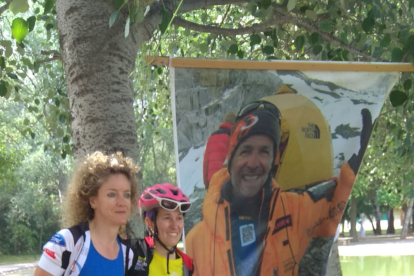 Un gran pòster de Juanjo Garra es va desplegar ahir durant les II Jornades de Ciclisme Femení.