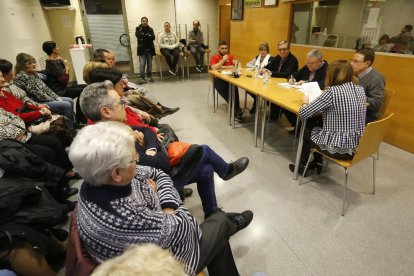 Un moment de l’assemblea de veïns de Jaume I celebrada ahir a la tarda.