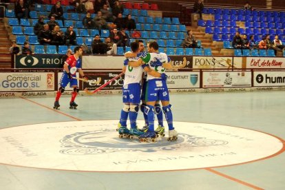 Els llistats celebren el gol anotat per César Candanedo.