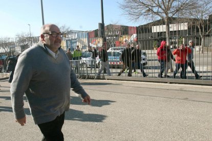 Oliver recibió insultos de aficionados a su llegada al club.