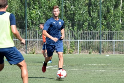 Josep Calavera, durant l’entrenament del Lleida Esportiu.