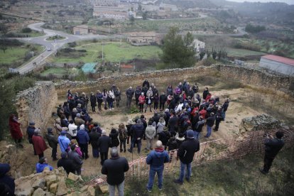 Homenaje a las víctimas de la guerra en la fosa común de El Soleràs