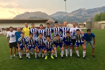 Plantilla con la que el CF Organyà afronta una nueva temporada en la Segunda Catalana.